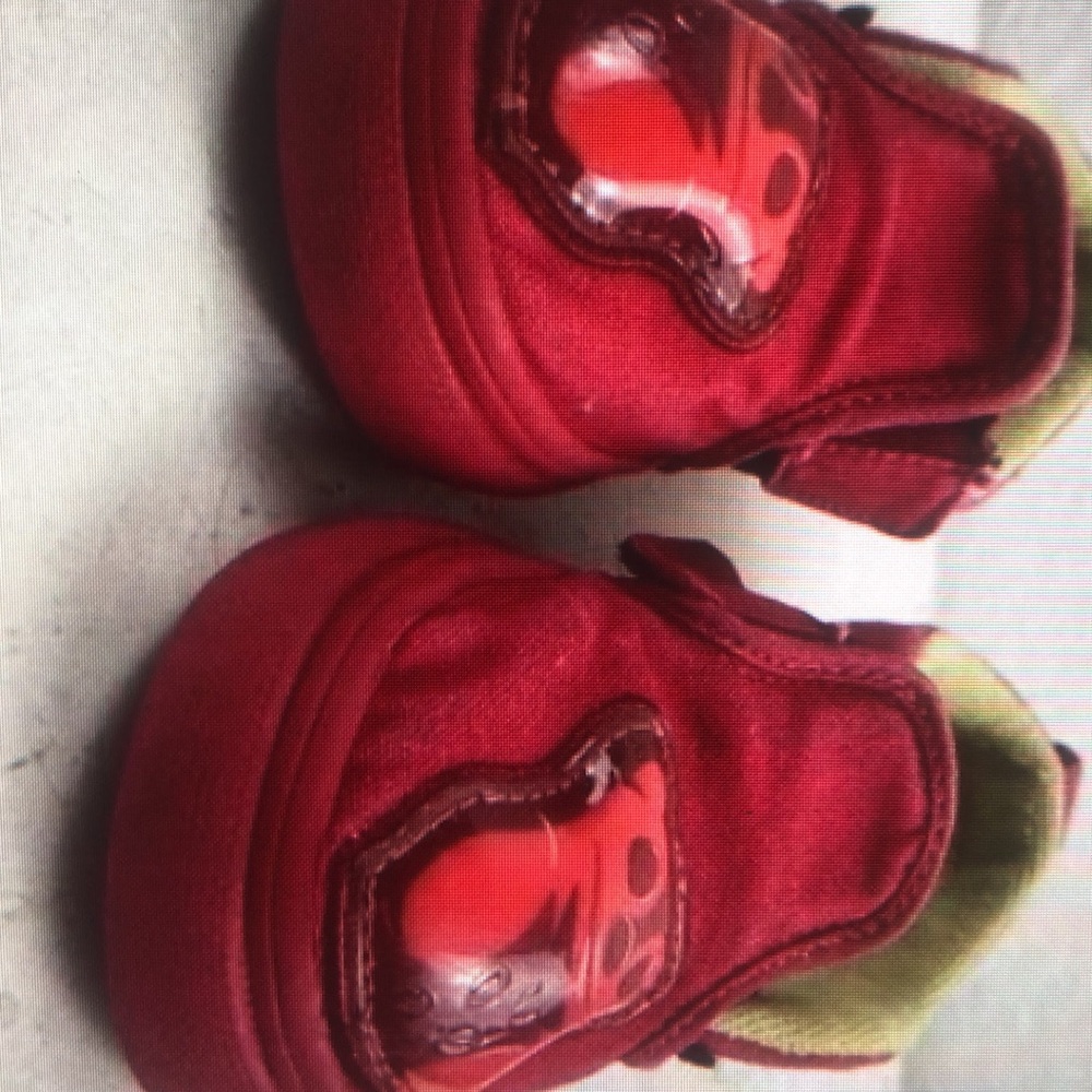 Are preowned haribo toddler red shoes